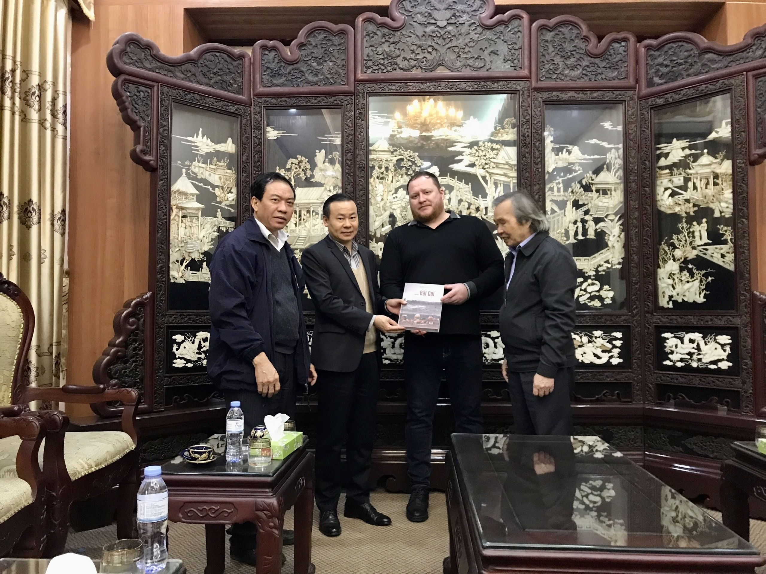 Accueillir et travailler avec l’expert de l’Institut d’archéologie et d’Ethologie de la division sibérienne de l’Académie des Sciences de Russie.